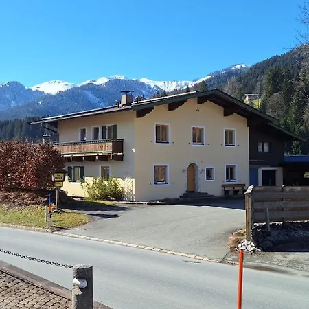 Thuss'n: Family-friendly Alpine Retreat *